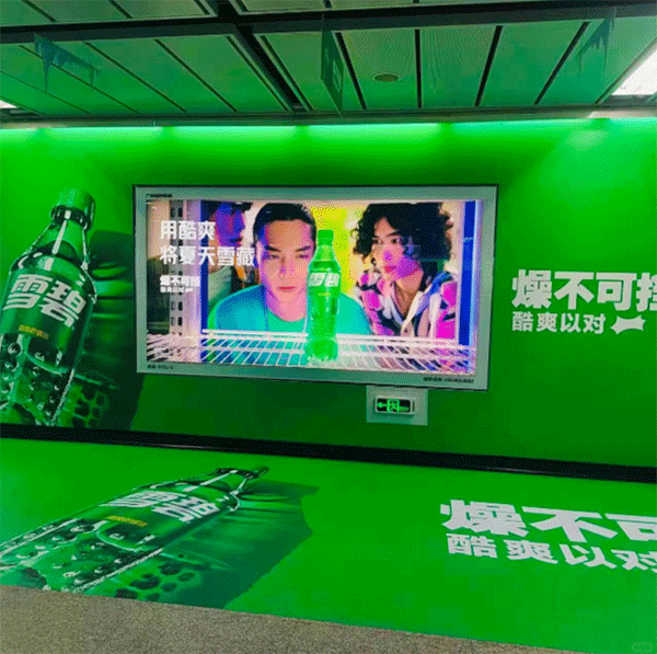 品牌客戶(hù)做地鐵發(fā)光廣告燈箱宣傳