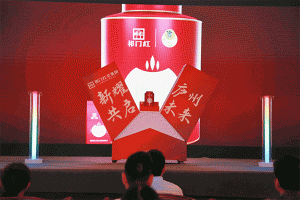 商場(chǎng)外墻廣告巨幅是什么材質(zhì)？